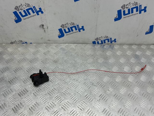 Замок відкривання лючка бензобаку 8K0862153H VAG