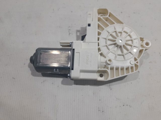 Мотор склопідйомника дверей передніх, правих 8K0959802A VAG