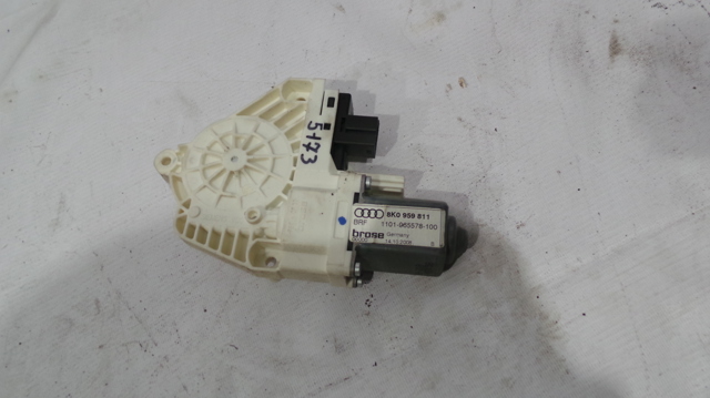 Мотор склопідйомника водійських дверей 8K0959811 VAG