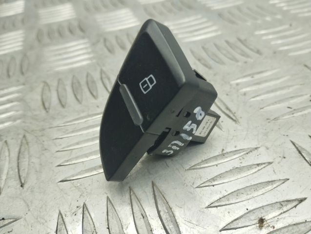 Кнопка центрального замка 8K0962108AV10 VAG