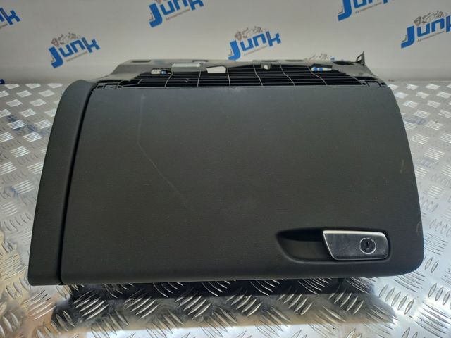 Кришка бардачка 8K18571246PS VAG