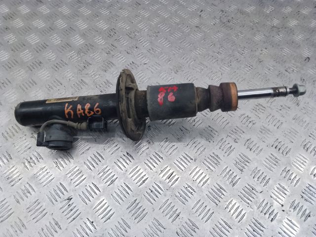 Стійка передня права 8R0413030J VAG