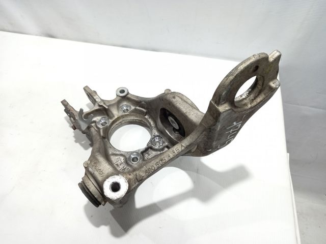 Кулак поворотний лівий 8R0505435A VAG