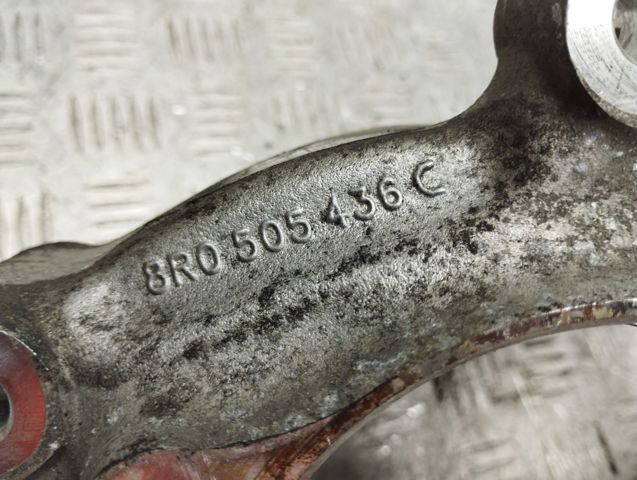 Цапфа поворотна права 8R0505436C VAG