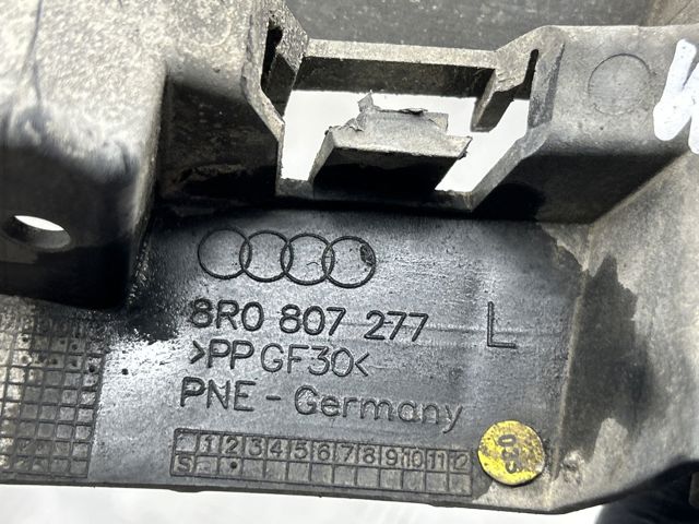 Ліве кріплення переднього бампера 8R0807277 VAG