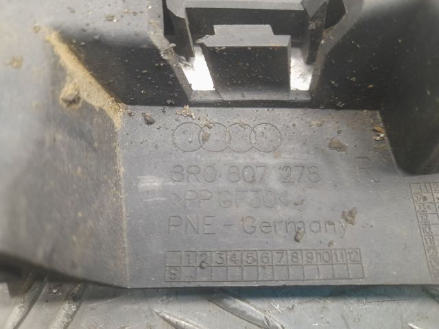 Кронштейн кріплення бампера переднього правий 8R0807278 VAG