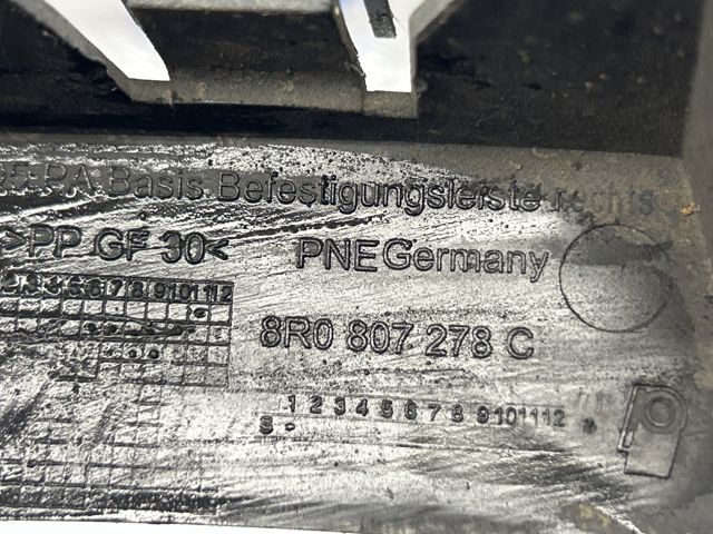Кронштейн бампера переднього, правий 8R0807278C VAG