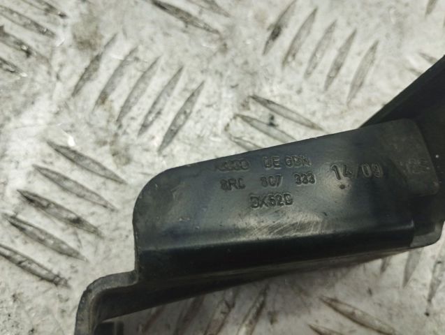 Ліве кріплення переднього бампера 8R0807333 VAG