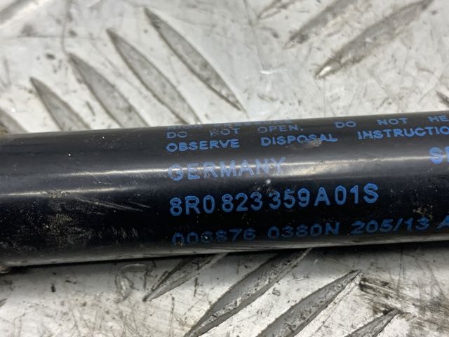 Амортизатор капота газовий 8R0823359A VAG