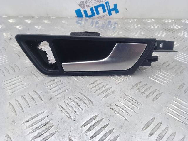 Ручка задньої двері внутрішня права 8R0839020 VAG
