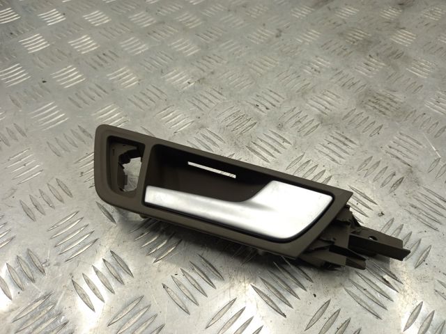 Ручка задньої двері внутрішня права 8R0839020ABE7 VAG