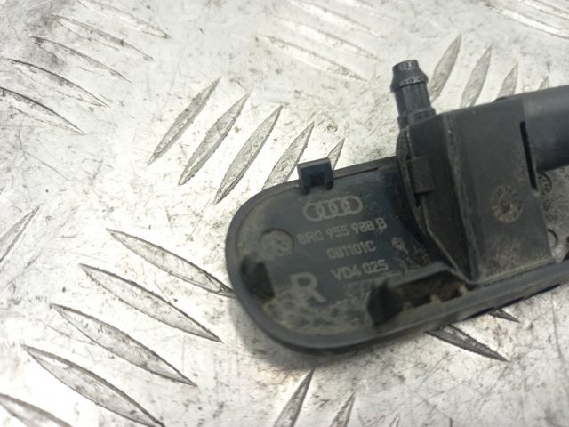 Форсунка омивача скла лобового, права 8R0955988B VAG