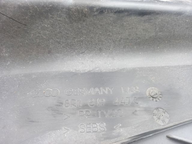 Водостік лобового скла, жабо 8R1819447C VAG