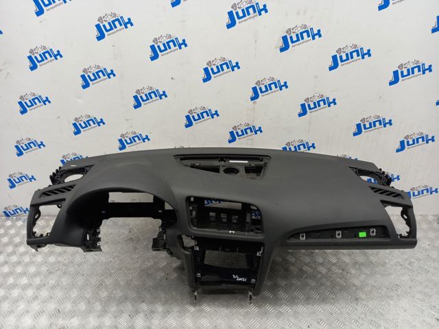 Панель передня "торпедо" 8R1857003G24A VAG