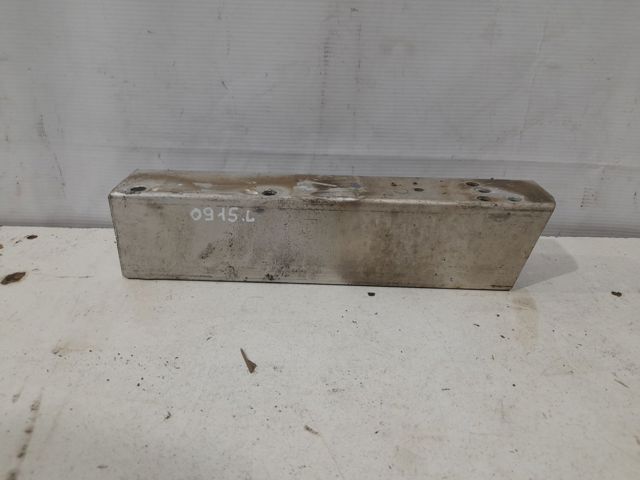 Кронштейн підсилювача заднього бампера 8T0807331A VAG