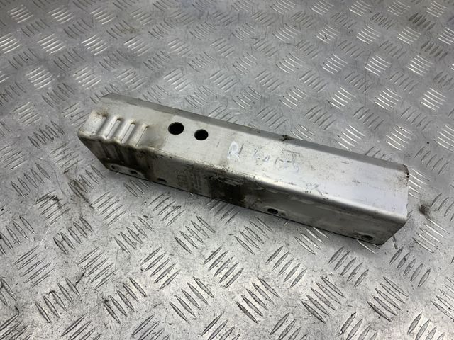 Кронштейн підсилювача заднього бампера 8T0807332A VAG