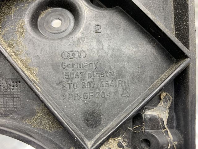 Кронштейн бампера заднього, правий 8T0807454 VAG