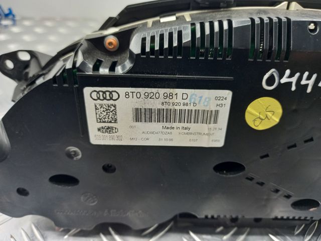 щиток приладу 8T0920981D VAG