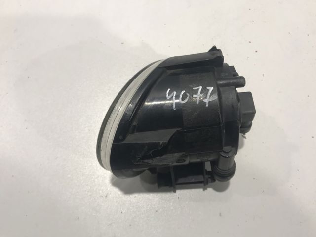 Протитуманка права 8T0941700B VAG