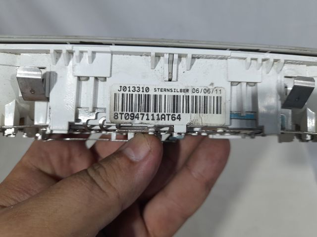 Плафон освітлення салону/кабіни, задній 8T0947111AT64 VAG