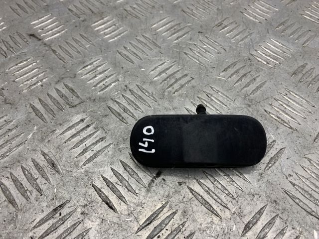 Форсунка омивача скла лобового, права 8T0955988B VAG