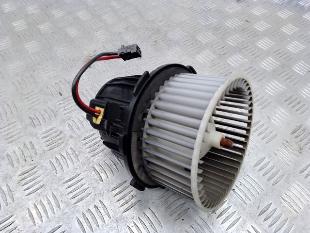 Моторчик пічки 8T1820021 VAG