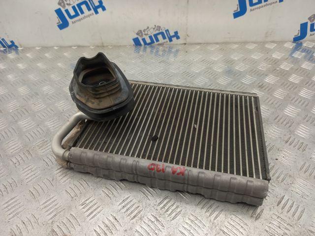 Охолоджувач повітря 8T1898191B VAG