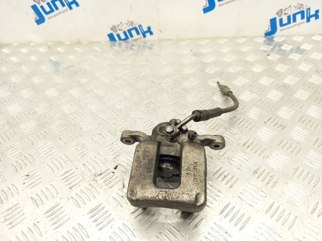 Задній гальмівний супорт лівий 8U0615403B VAG