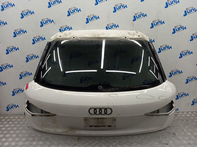 Двері багажника 8U0827025B VAG