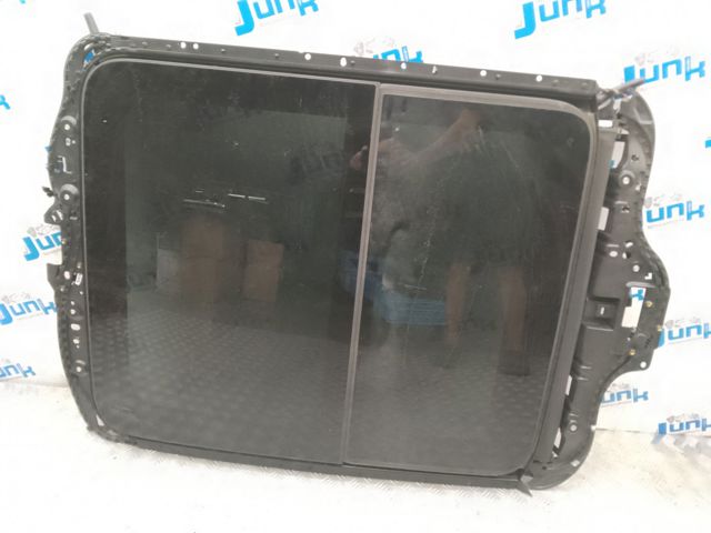 Деталі люків облицювання кузова 8U0877049 VAG