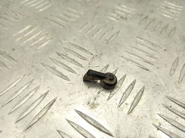 Форсунка омивача заднього скла 8U0955985 VAG