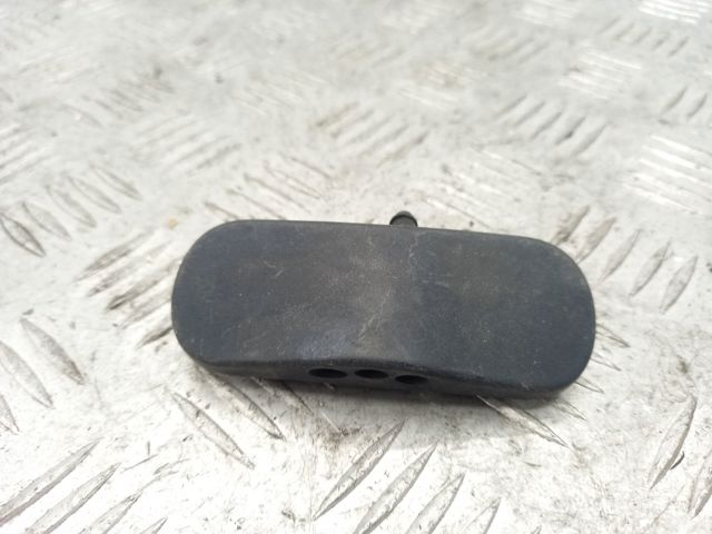 Форсунка омивача скла лобового, права 8U0955988A VAG
