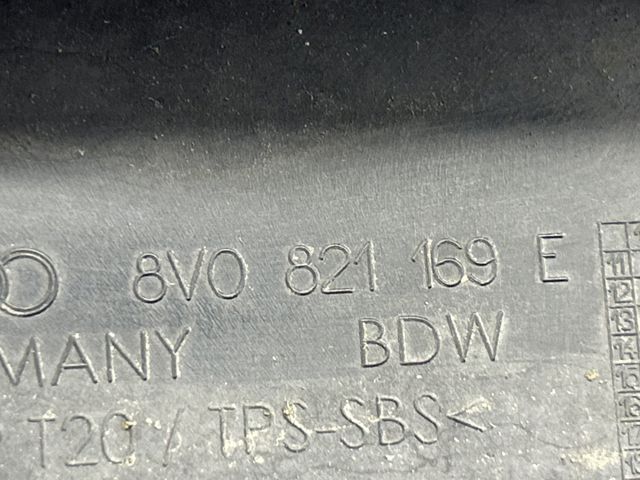 Заглушка жабо збоку 8V0821169E VAG