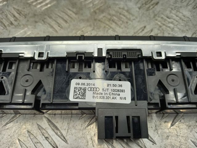 Блок кнопок центральної консолі 8V0925301AK VAG