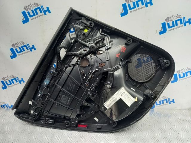 Картки обшивки задніх дверей правих 8V5867304JAQI VAG
