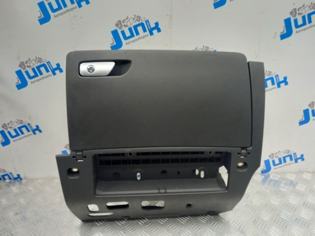 Ящик для рукавичок (бардачок) 8V5880302A6PS VAG