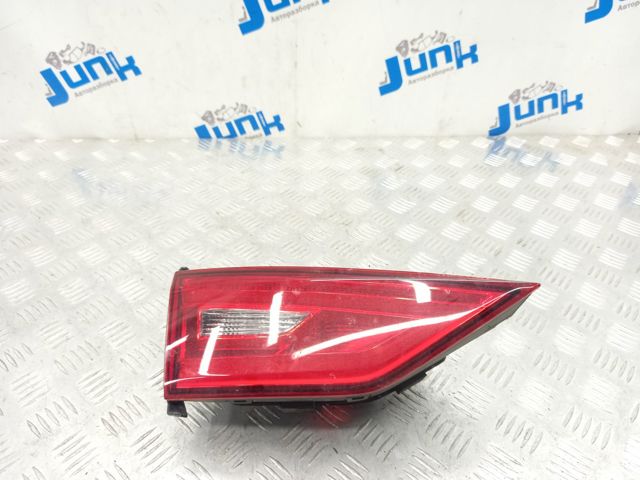 Задня ліва внутрішня фара 8V5945093J VAG