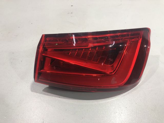 Задній правий зовнішній ліхтар 8V5945096C VAG