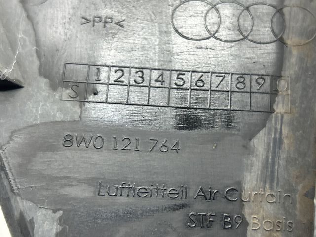 Дефлектор переднього бампера, правий 8W0121764 VAG