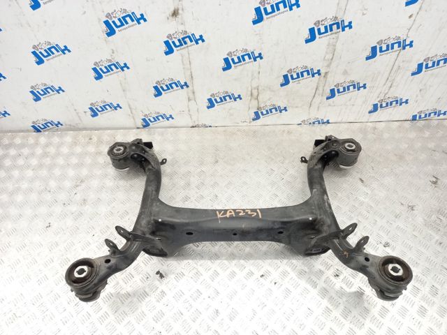 Балка задньої підвіски поперечна 8W0505235AN VAG