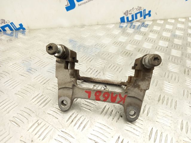Скоба супорту заднього 8W0615425A VAG