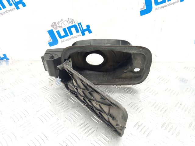 Заливна горловина бензобака 8W0809906 VAG
