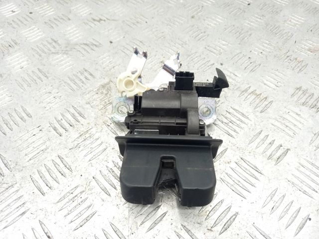 Замок кришки багажника / задніх 3/5-х дверей 8W0827503 VAG