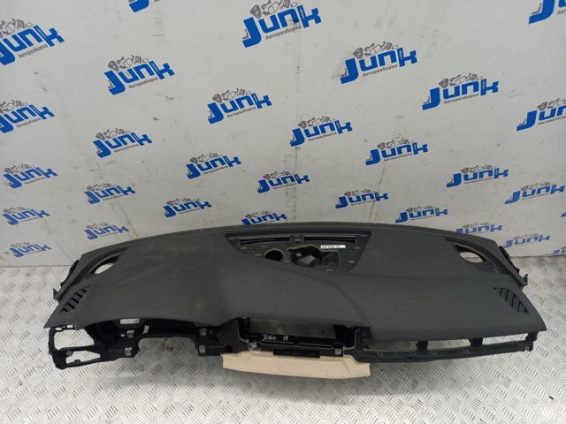 Панель передня "торпедо" 8W1857001KMBX VAG
