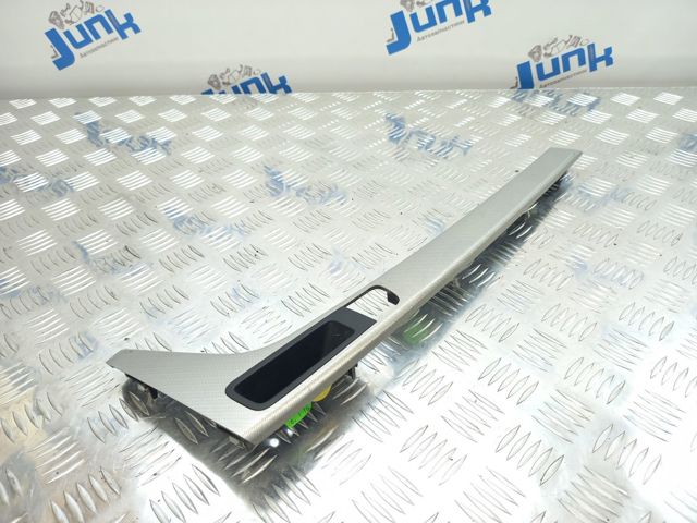 Декоративна накладка центральної консолі 8W1863969QUR3 VAG