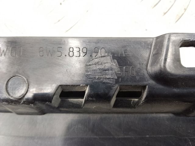 Накладка задньої двері, правої, вертикальна 8W5839904A5FQ VAG