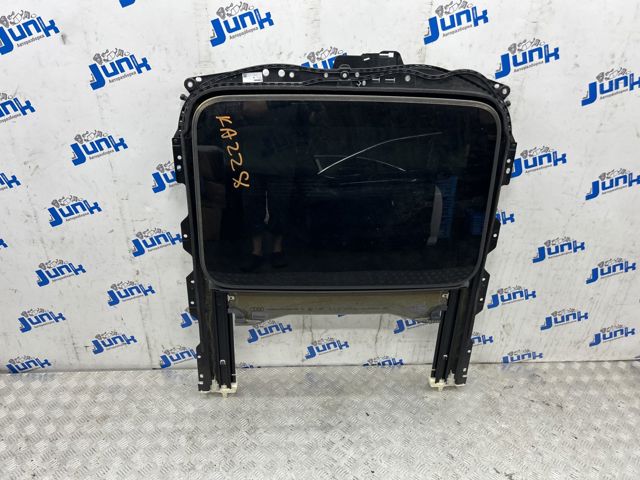 Деталі люків облицювання кузова 8W5877049 VAG