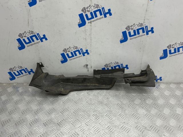 Заглушка жабо збоку 8W6821169C VAG