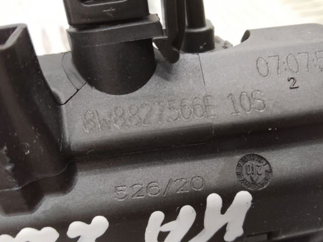 Кнопка приводу замка задньої 3/5 двері (ляди) 8W8827566E VAG