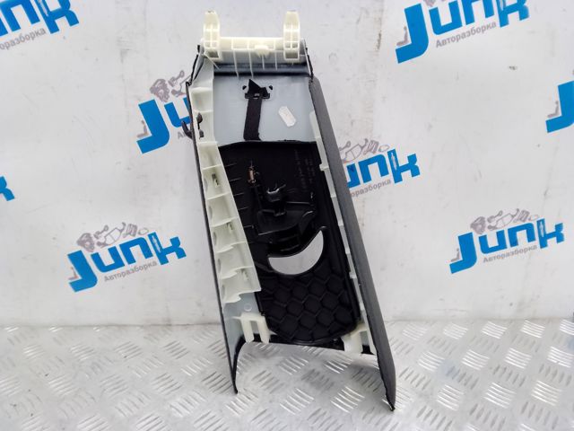 Обшивка стійки кузова внутрішня, середня права 8W8867244V48 VAG